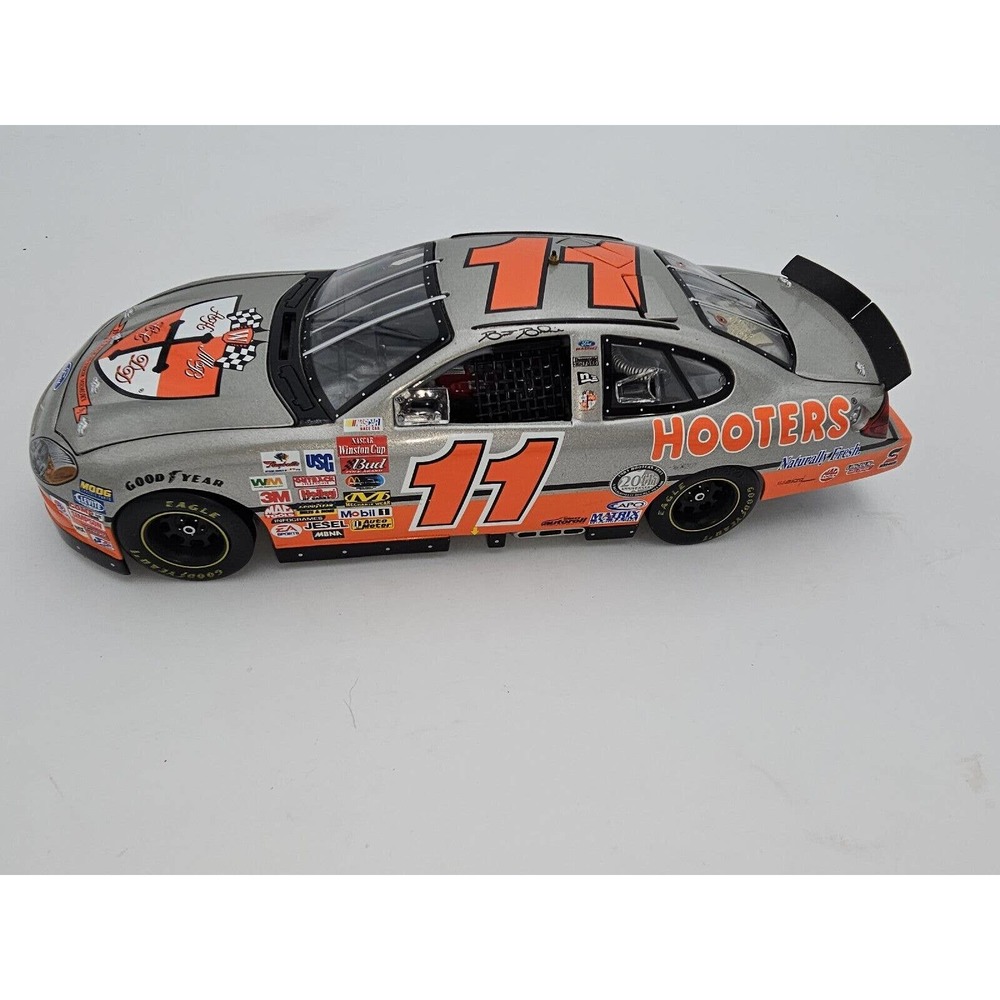 Racing Champions #11 Brett Bodine NASCAR Hooters 2000 1:24 Scale Car